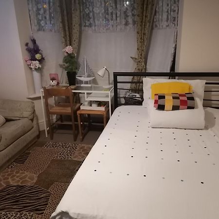 Big Private Room In Town Centre Истли Екстериор снимка