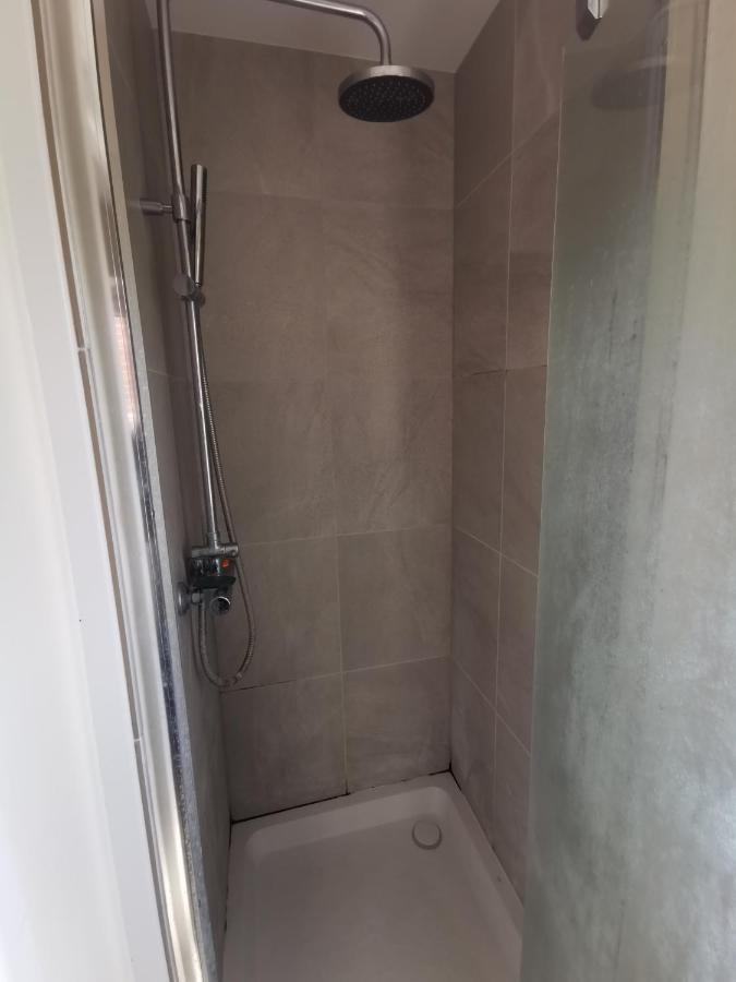 Big Private Room In Town Centre Истли Екстериор снимка