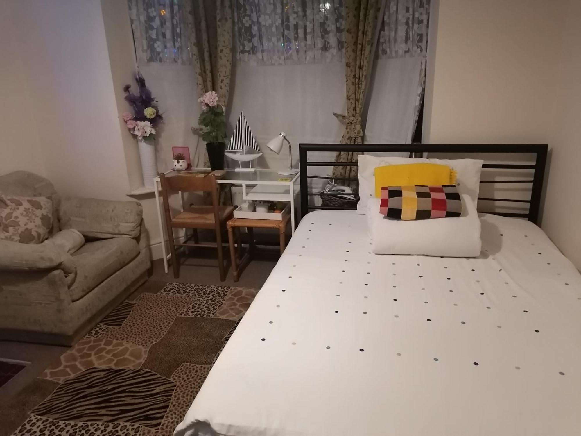 Big Private Room In Town Centre Истли Екстериор снимка