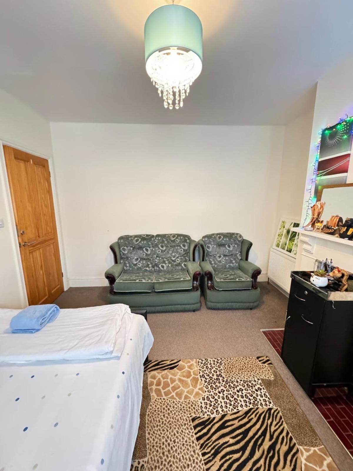 Big Private Room In Town Centre Истли Екстериор снимка